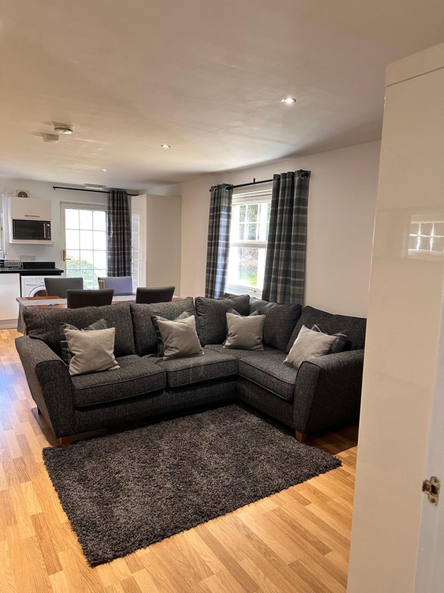 Apartment In Queens Court, Banchory Inchmarlo Exterior photo